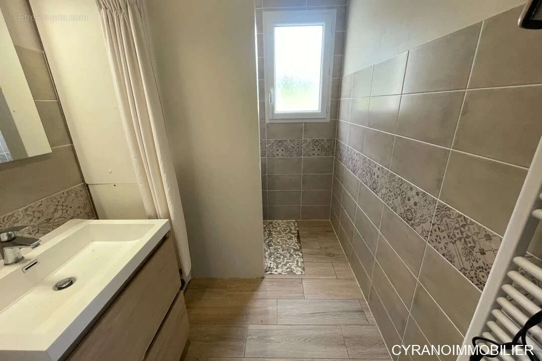 Maison à COURS-DE-PILE