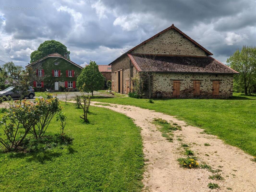 Entrée cour - Maison à LIMOGES