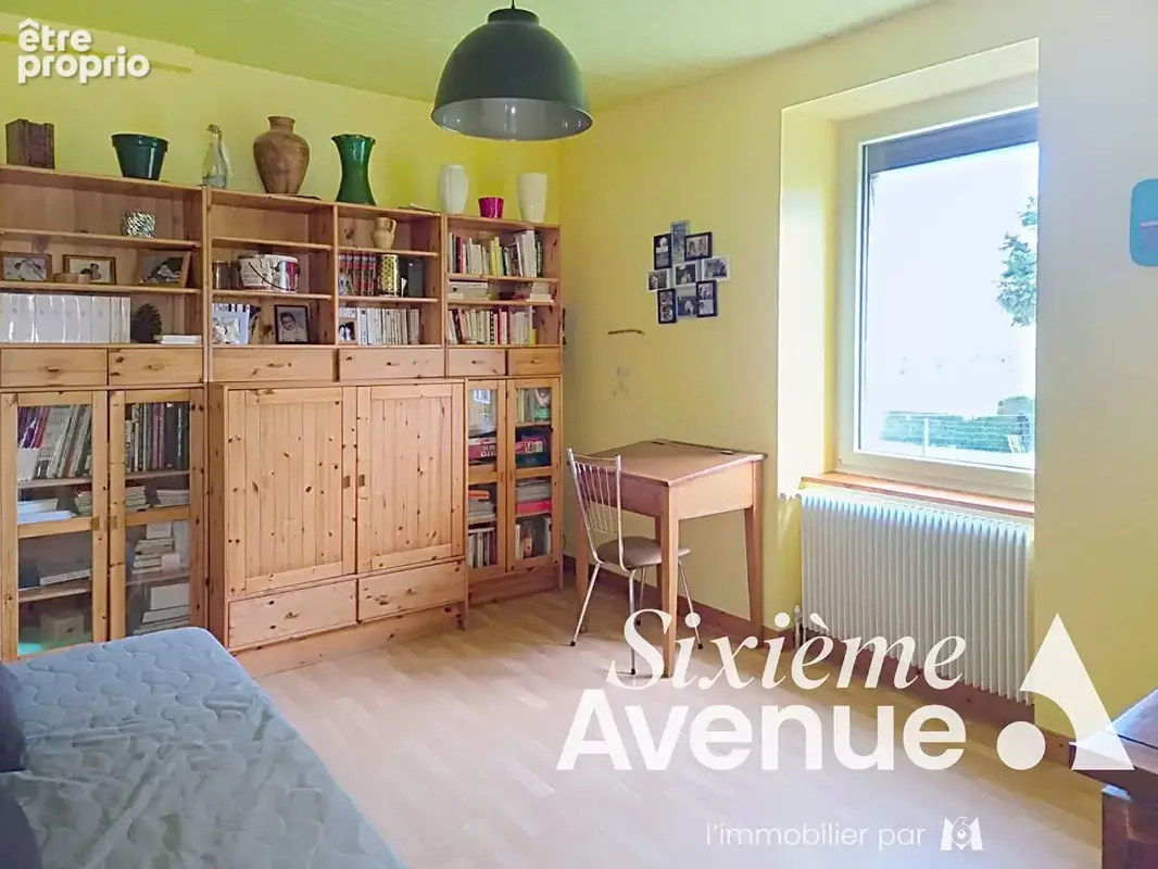 Ferme 180m² entièrement rénovée, 300 m² de dépendances et terrain en partie constructible : un cadre de vie rare ! - photo 6