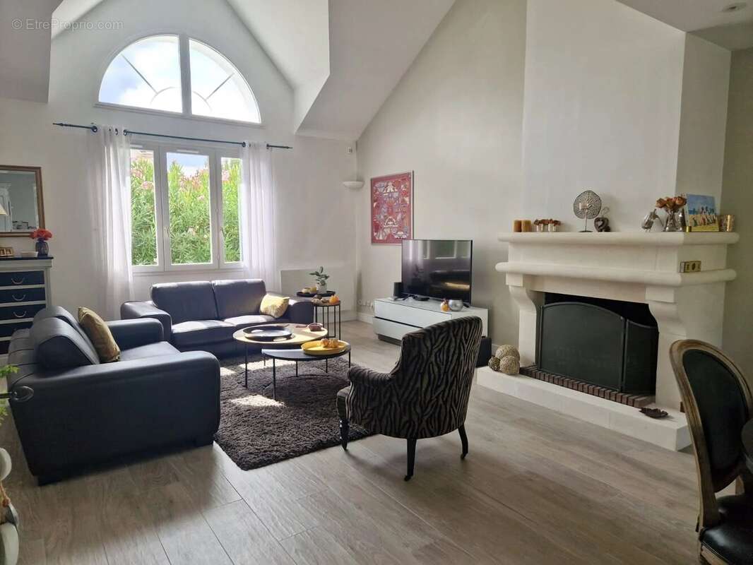 Maison à VOISINS-LE-BRETONNEUX