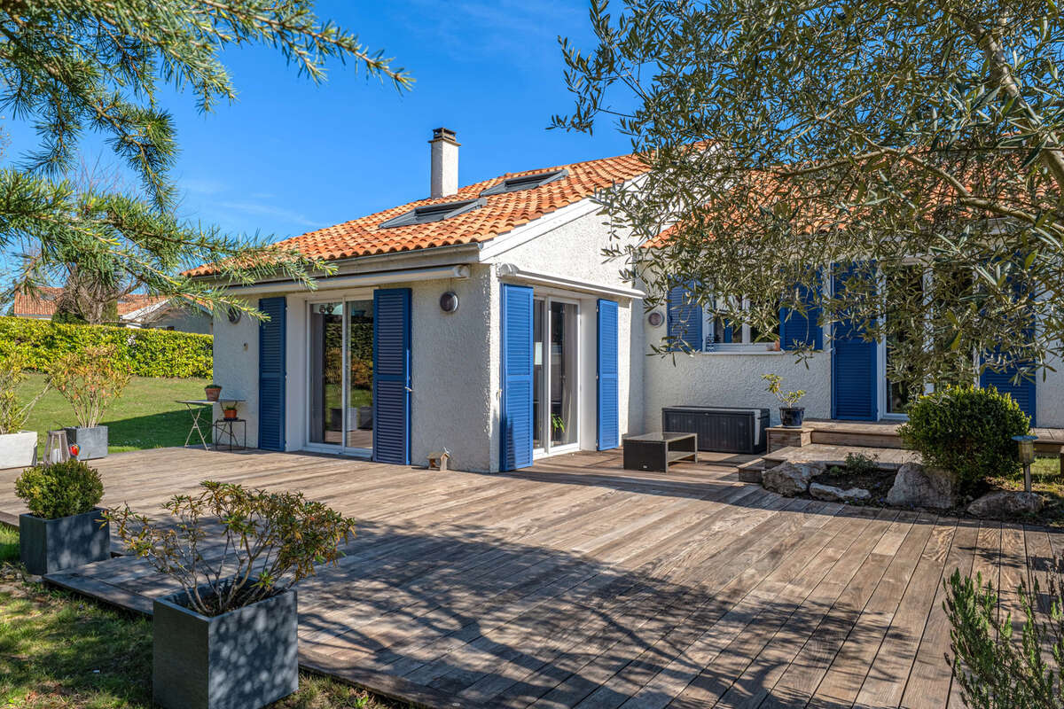 Maison à LA TOUR-DE-SALVAGNY