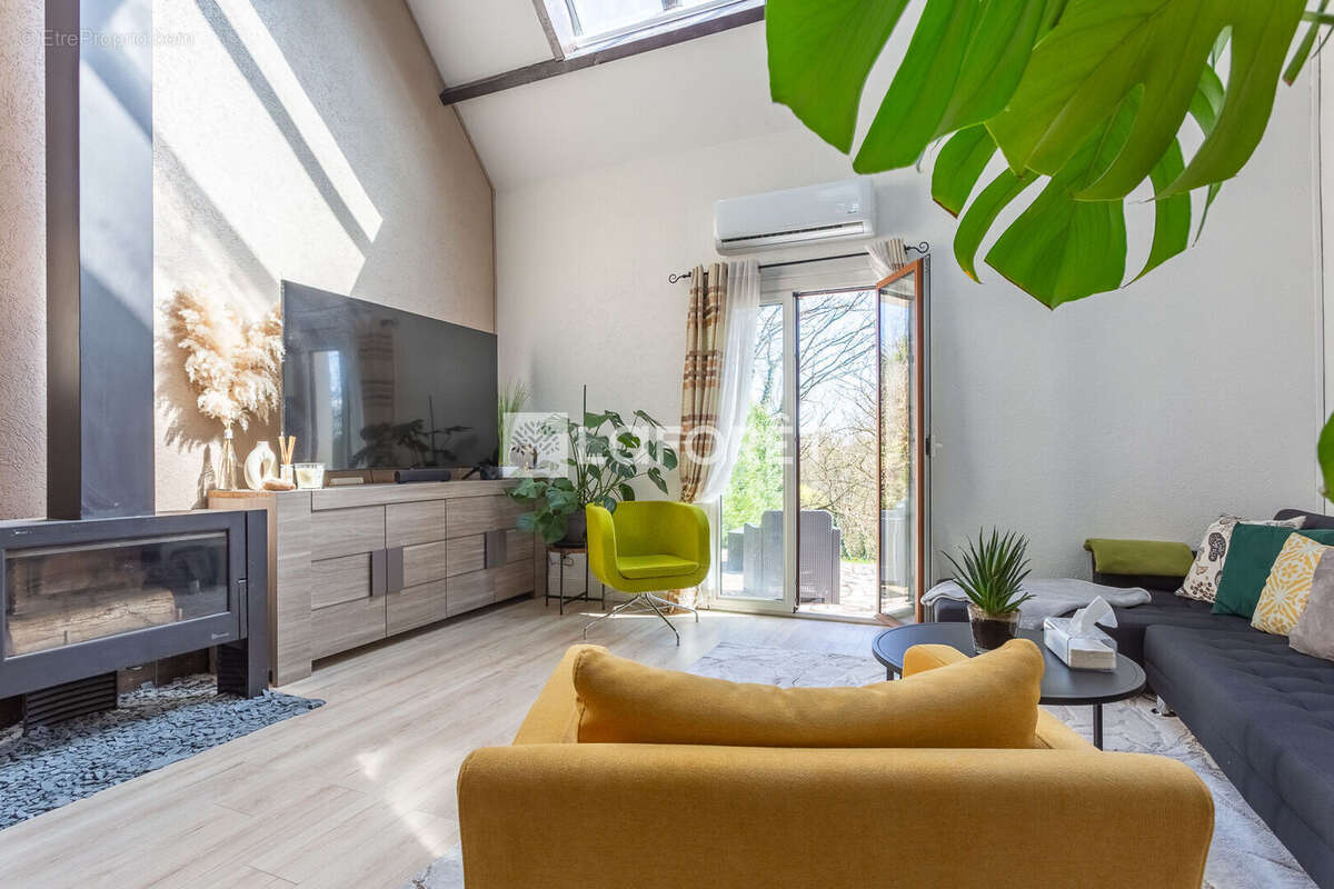 Maison à VARENNES-JARCY