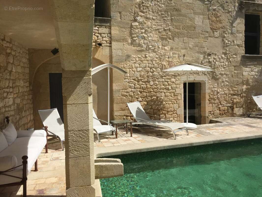 Magnifique château, niché dans un village médiéval - photo 2