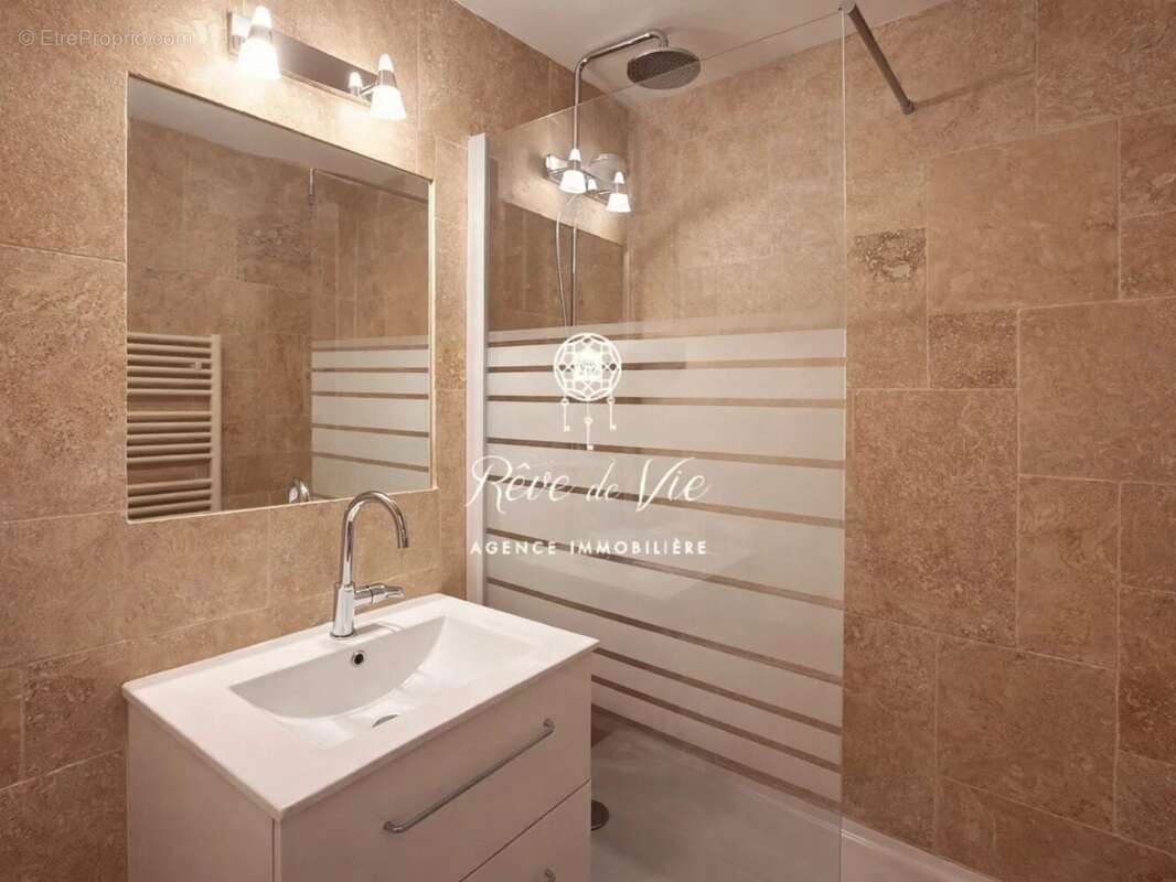 Appartement à BORMES-LES-MIMOSAS