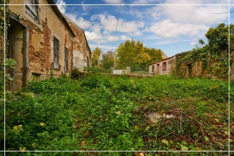 Authentique maison en pierres 180 m² - Investisseurs ou amoureux de rénovation - LIGNEROLLES (36) - photo 14