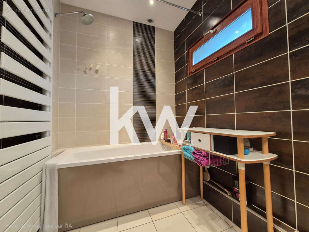 Appartement 112 m² à Le Chambon-Feugerolles  - photo 3
