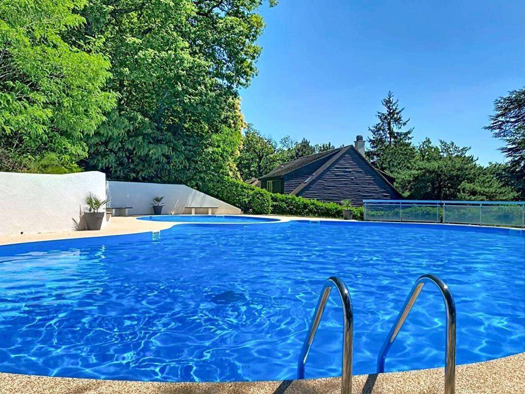 Maison  familiale de  5 chambres, beaux espaces de  réception sur jardin paysagé - photo 16