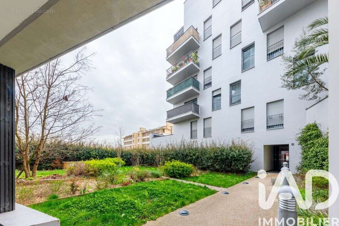Appartement 80 m² à Saint-Denis  - photo 2
