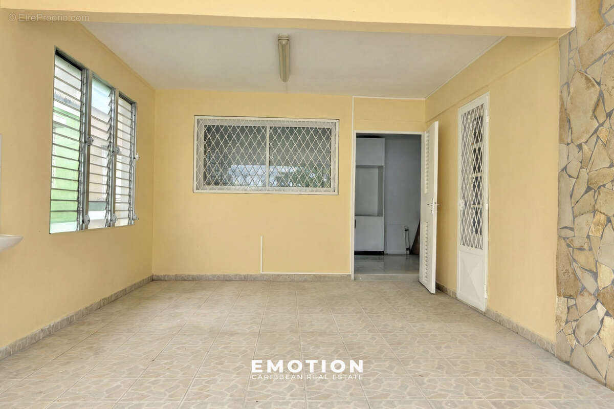 Maison à CAPESTERRE-BELLE-EAU