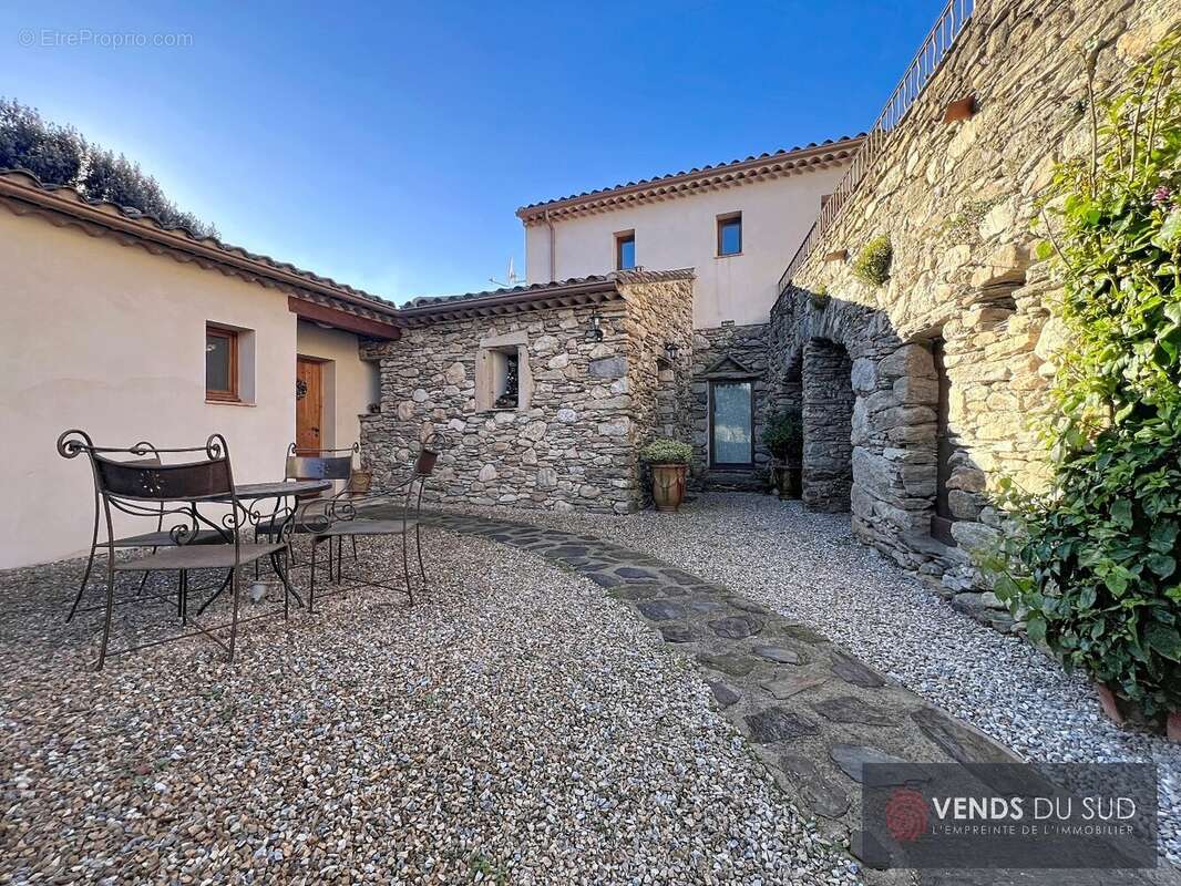 Maison à COLOMBIERES-SUR-ORB