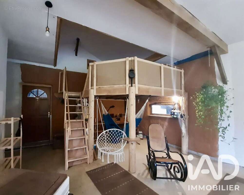 Maison 66 m² à Roussines  - photo 7