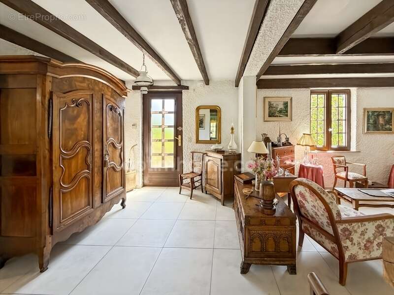 CHAMPIGNEULLES – Maison de caractère avec jardin, au calme et proche de toutes les commodités - photo 2