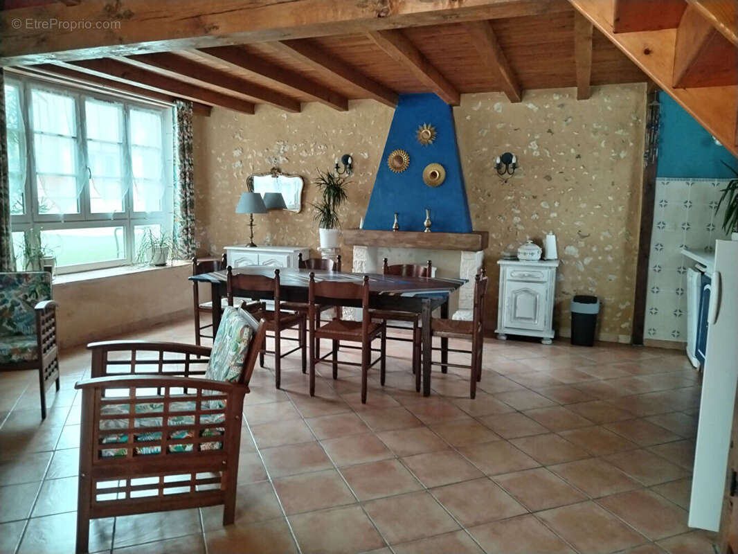 Maison à SAINT-SULPICE-DE-ROUMAGNAC