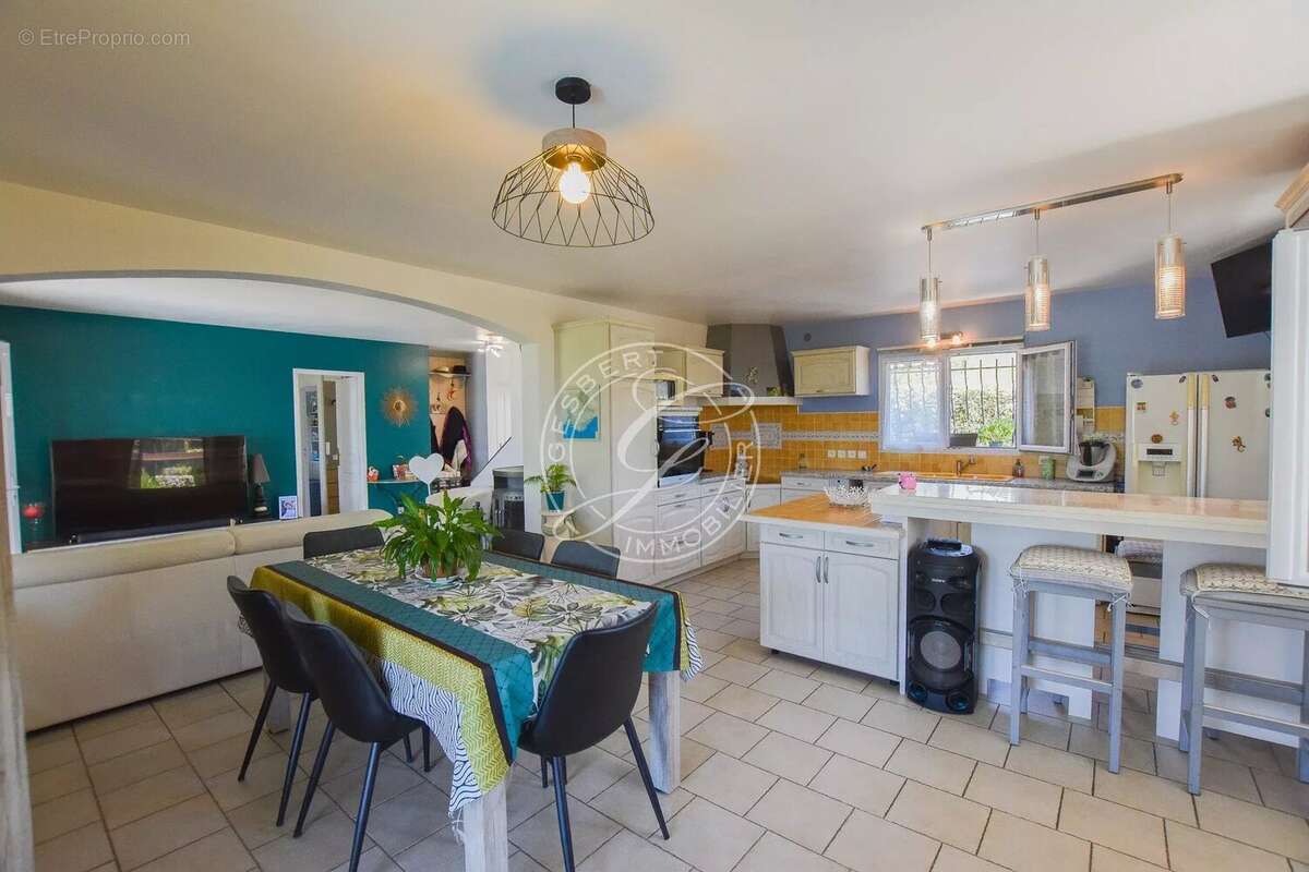 A vendre flayosc - maison a pied au village 3 chambres avec piscine et garage au calme absolu - photo 5