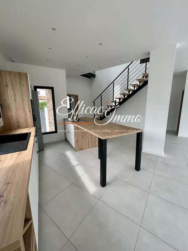 Magnifique villa 3 faces avec piscine et garage - photo 5