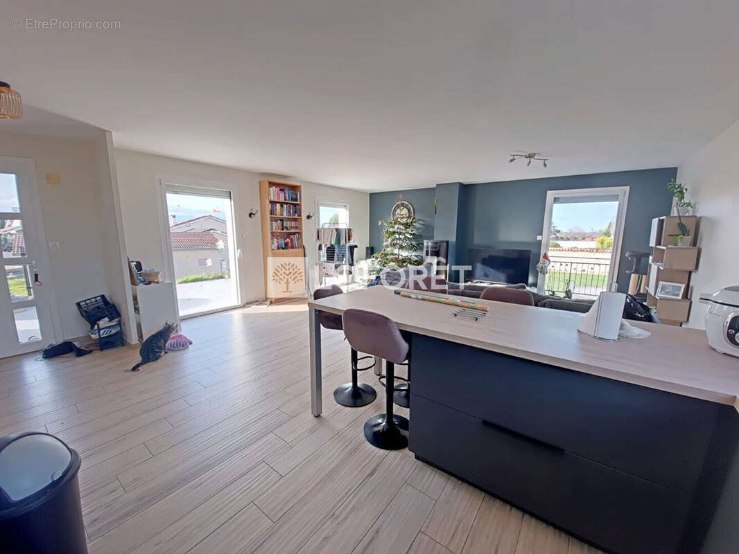 Maison à SURY-LE-COMTAL