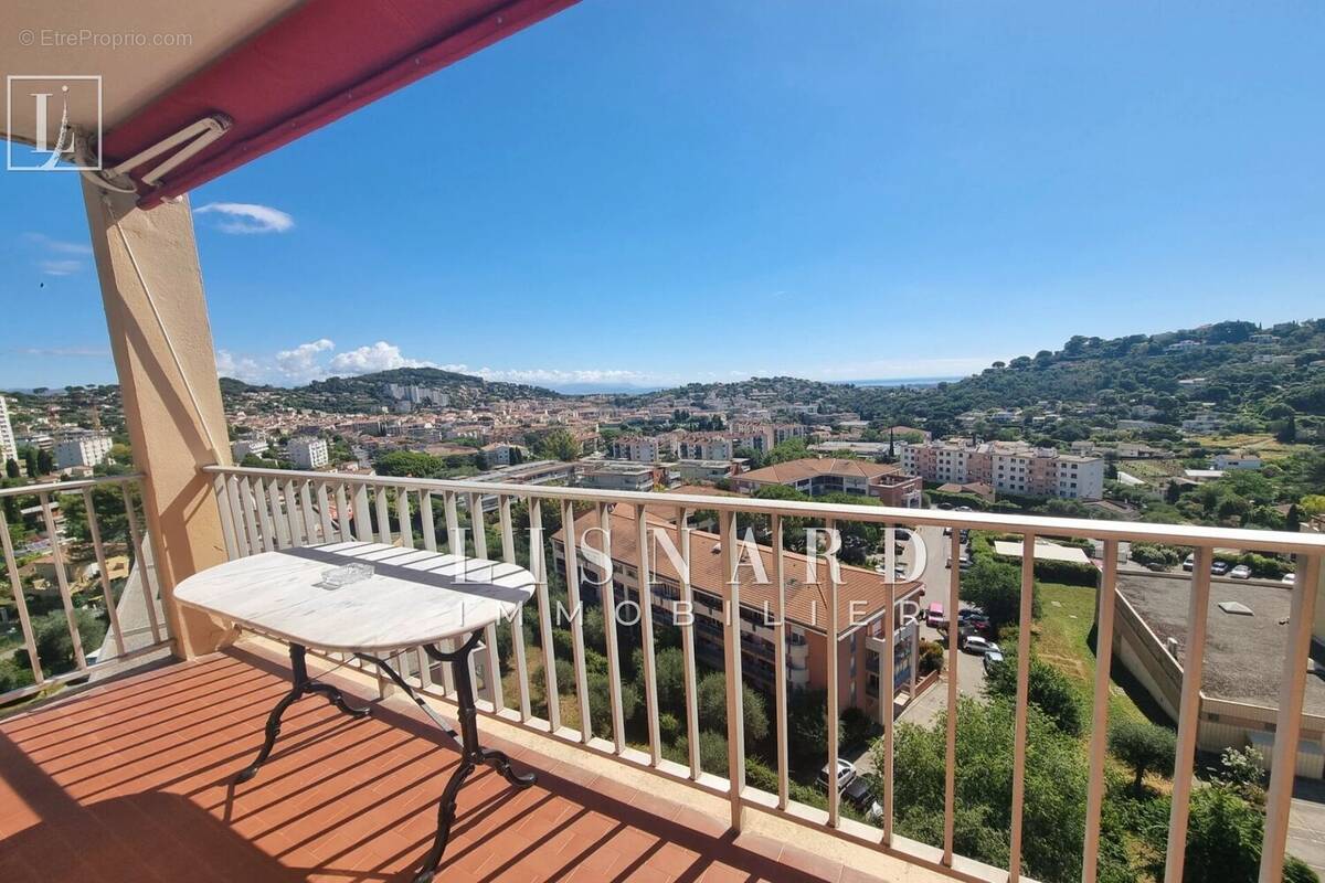 Appartement à VALLAURIS