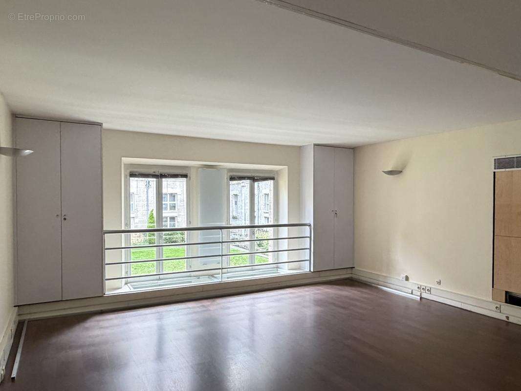 Commerce à ISSY-LES-MOULINEAUX