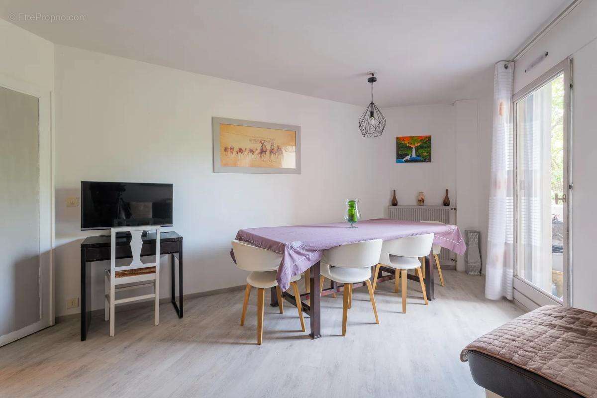 SEVRAN - Appartement de type T4 de 77 m²  avec Balcon et Loggia - photo 2
