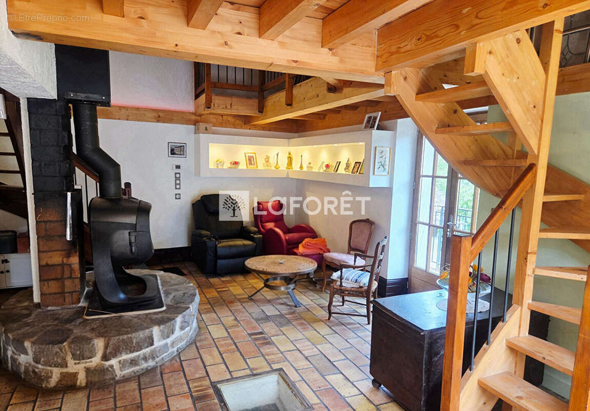 Maison Brussieu 8 pièce(s) 230 m² - photo 4