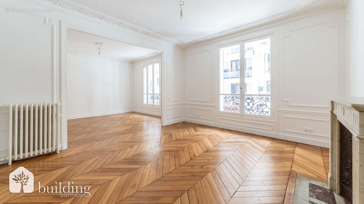 Appartement à PARIS-16E