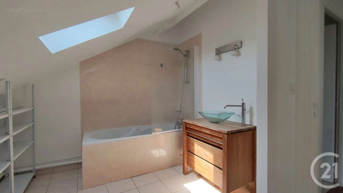 Appartement à BRIE-COMTE-ROBERT