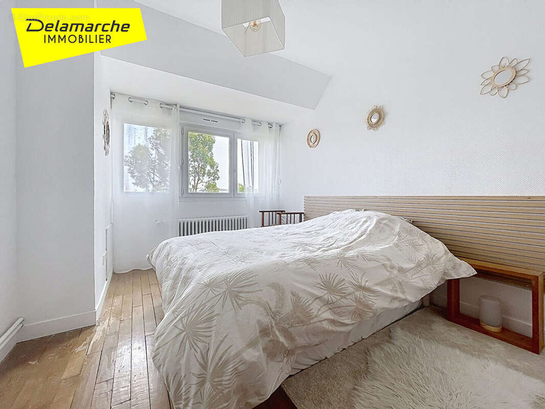 A VENDRE A  AVRANCHES (50300)  Maison de centre ville PLACE PATTON entièrement rénovée ,5 pièces , 4 chambres , Jardin ,Terrasse - photo 10