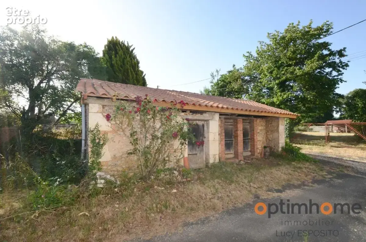 Maison en pierre à rénover avec terrain à bâtir – Nieuil (16)  - photo 19