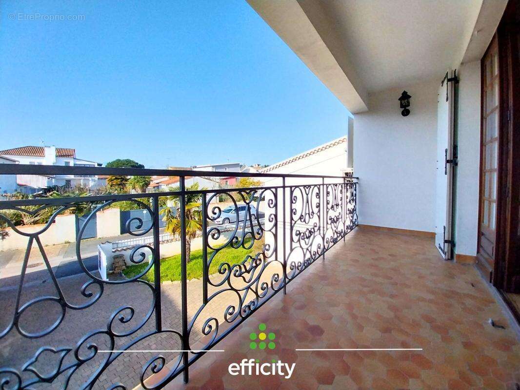 Maison 175 m² à Saint-Georges-De-Didonne  - photo 12