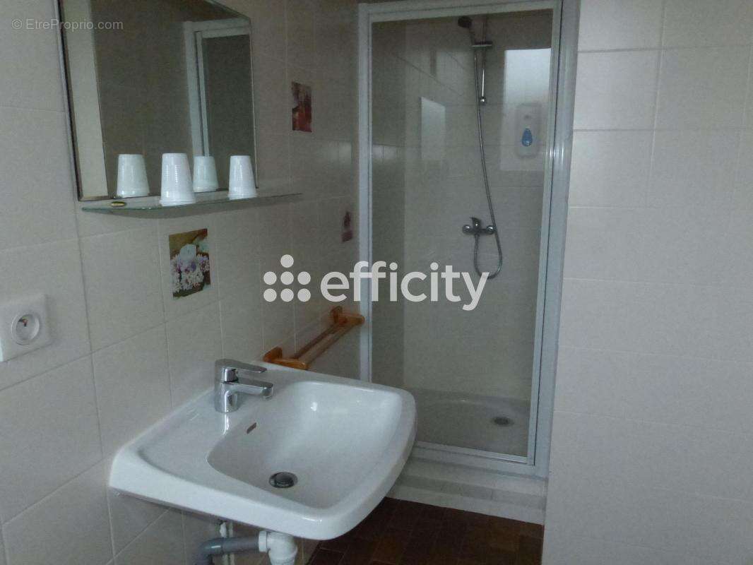 Commerce à LES MONTS-VERTS