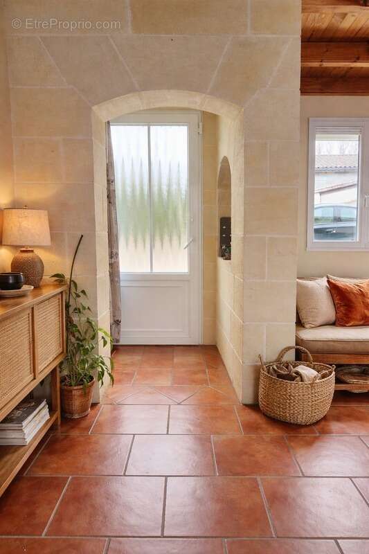 Maison à SAINT-MEDARD-DE-GUIZIERES