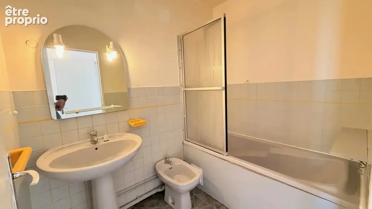 A saisir T4 lumineux avec balcon, place de pkg et cave - photo 10