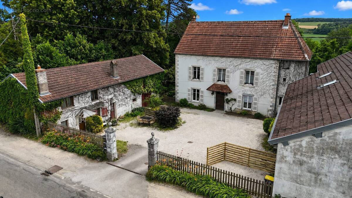 Maison à DAMPIERRE