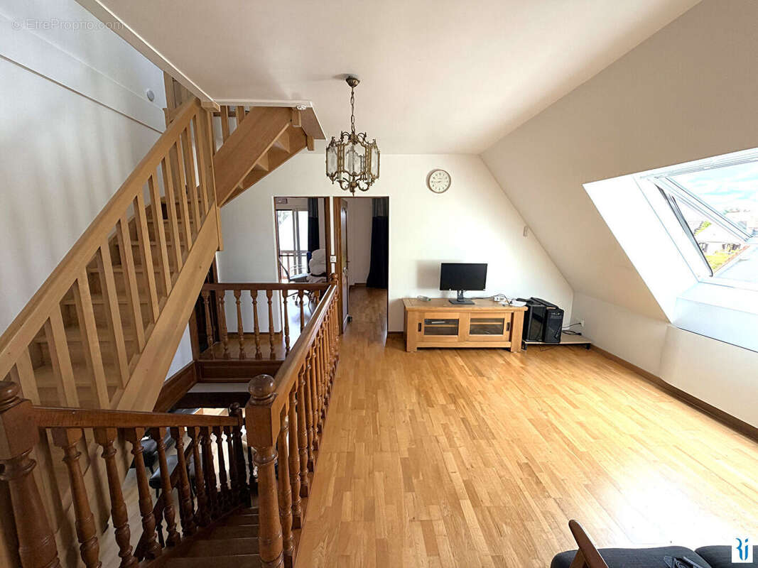 Maison à LE MESNIL-ESNARD