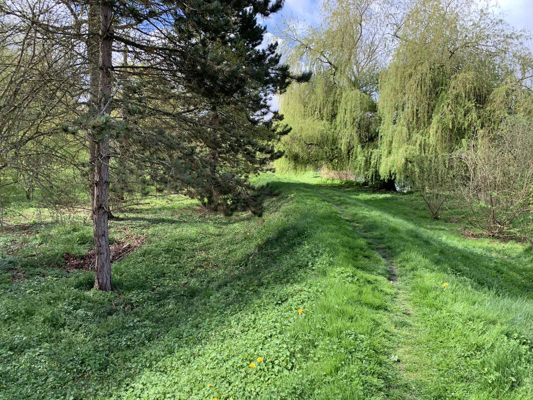 Magnifique terrain de loisirs arboré au bord de l'Eure ! à 2 mn d' Anet - photo 7