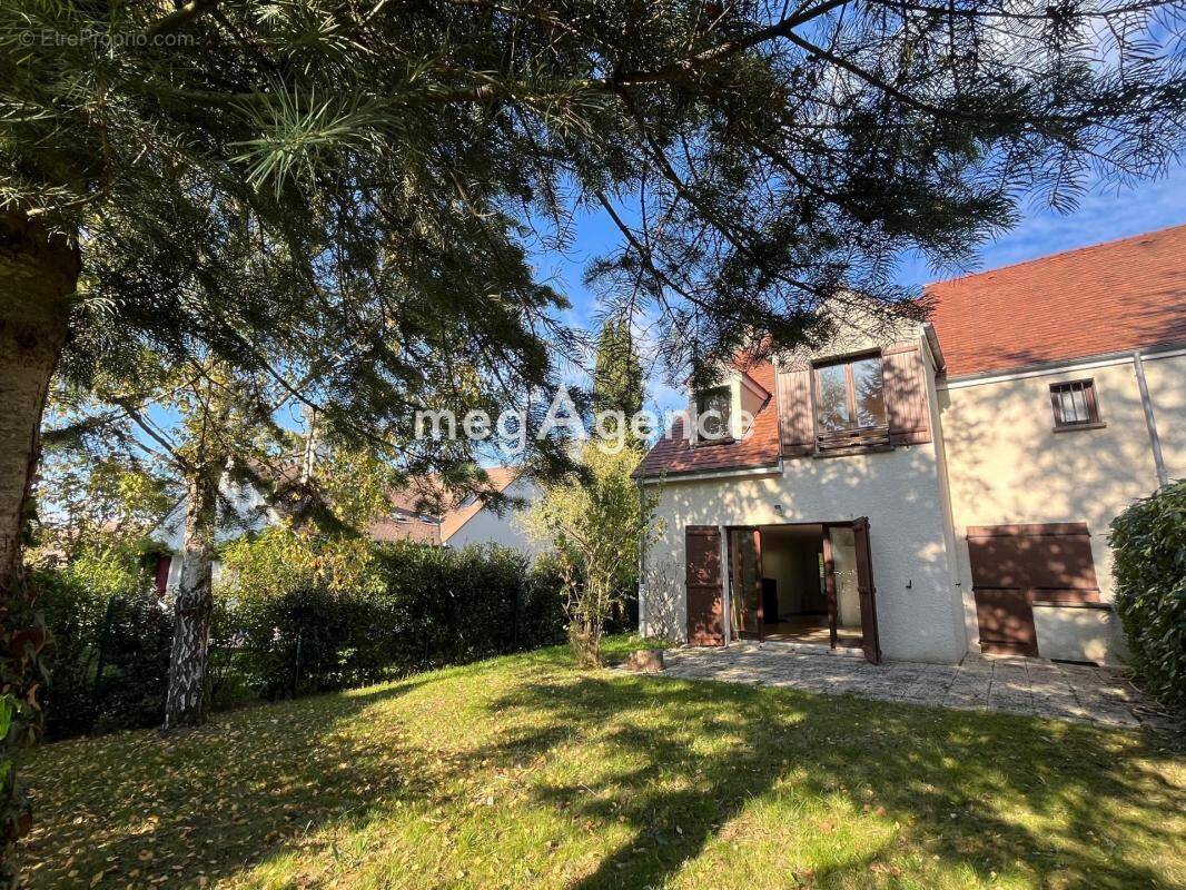 Maison à SAINT-NOM-LA-BRETECHE