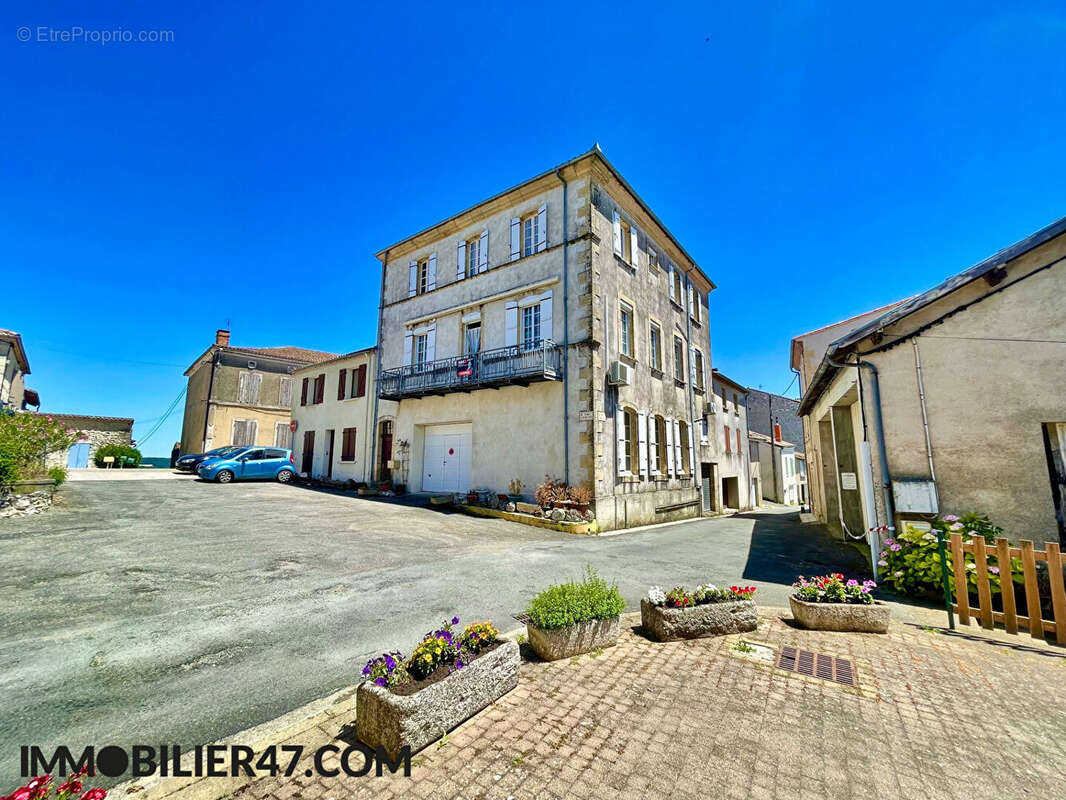 Maison à MONCLAR