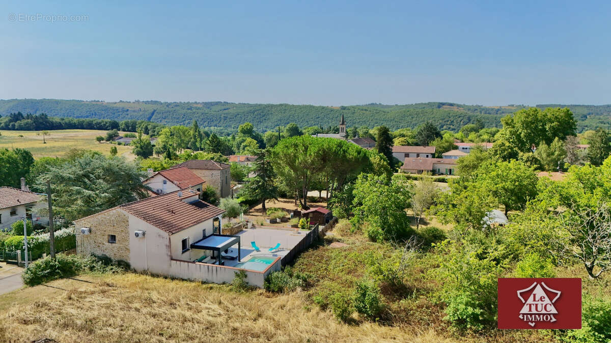 Maison en pierre avec piscine. - photo 2