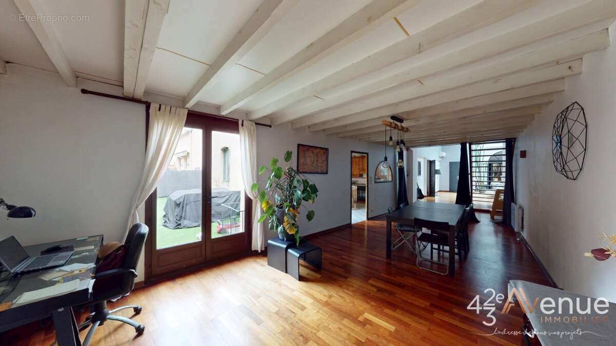 Appartement à SAINT-ETIENNE