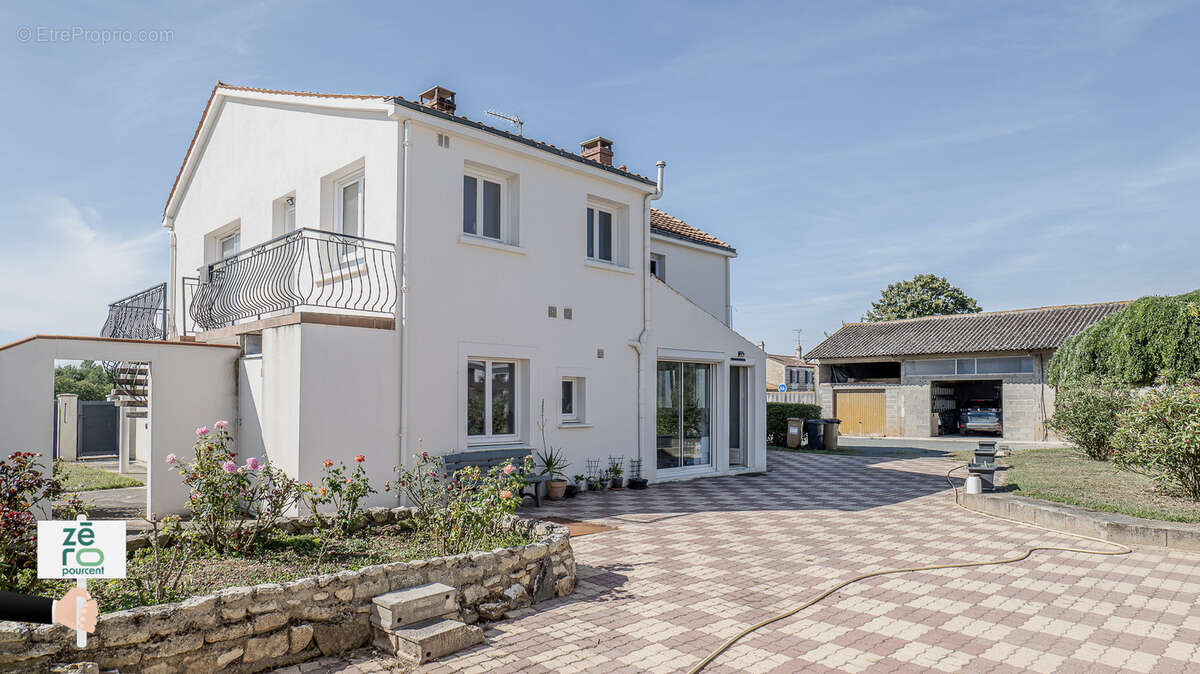 Maison à LES MAGNILS-REIGNIERS