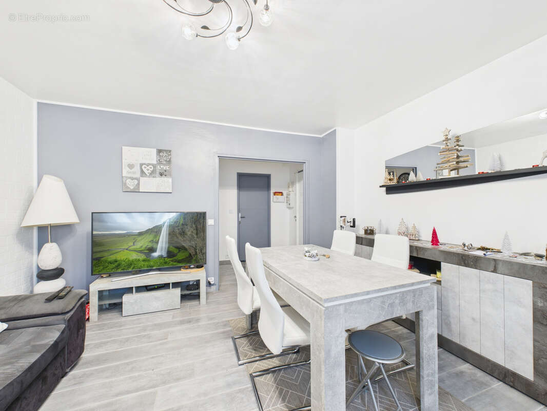 Appartement à SARTROUVILLE