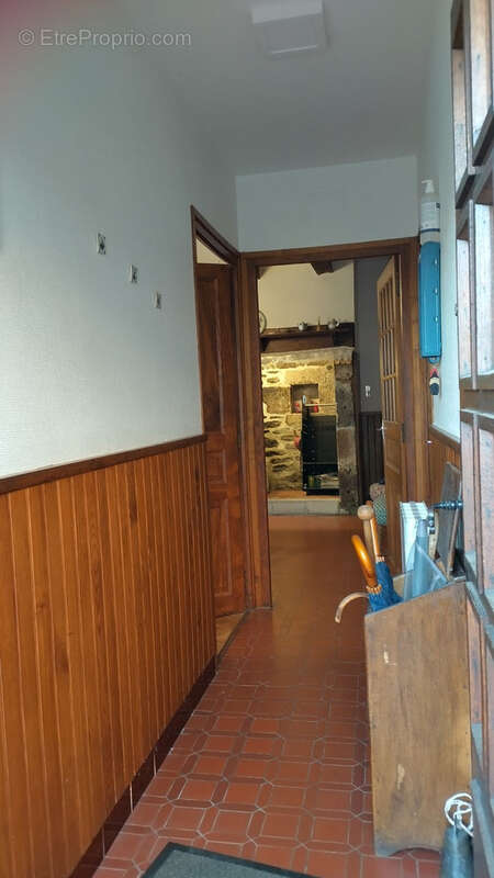 Maison en pierres avec grand garage vendue meublée - photo 16