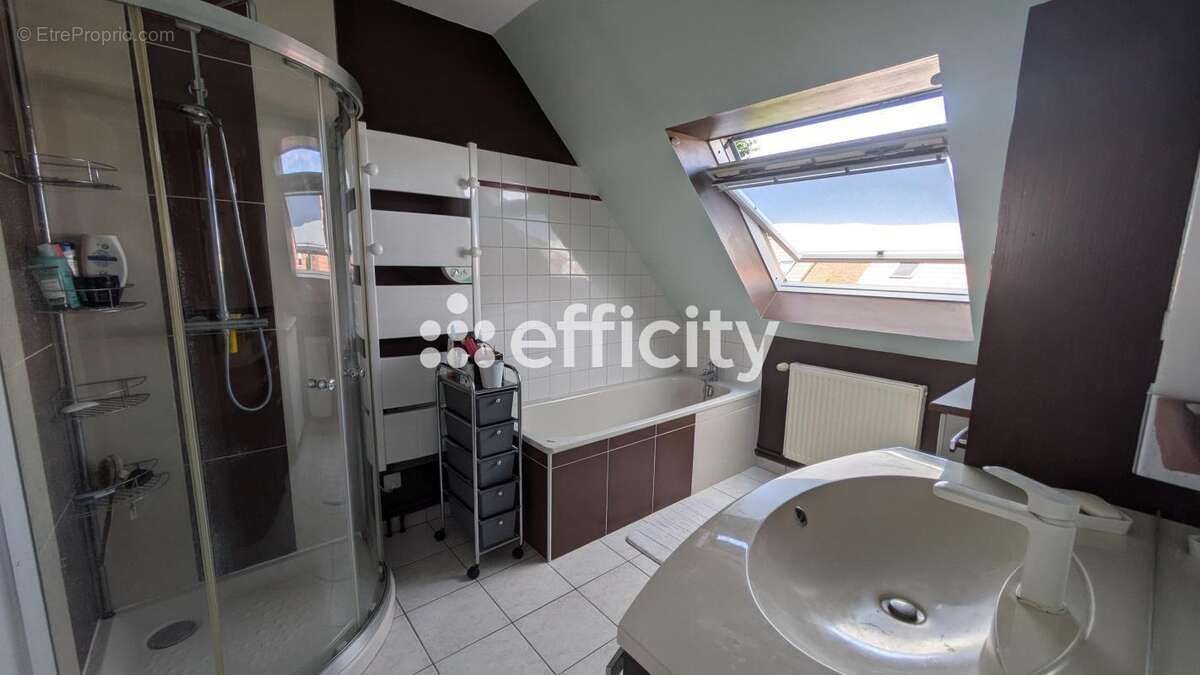 Maison à GONDECOURT