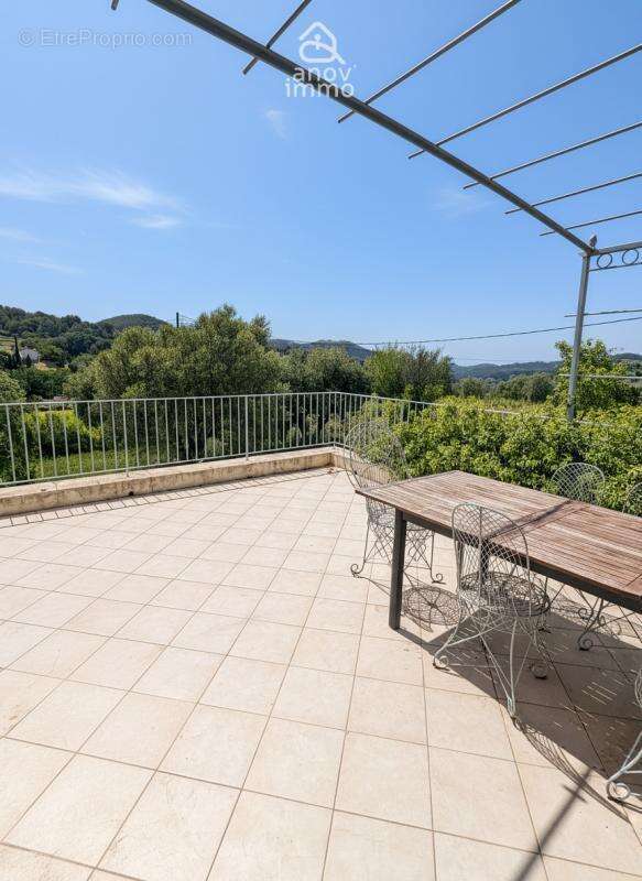 Maison à LE CASTELLET