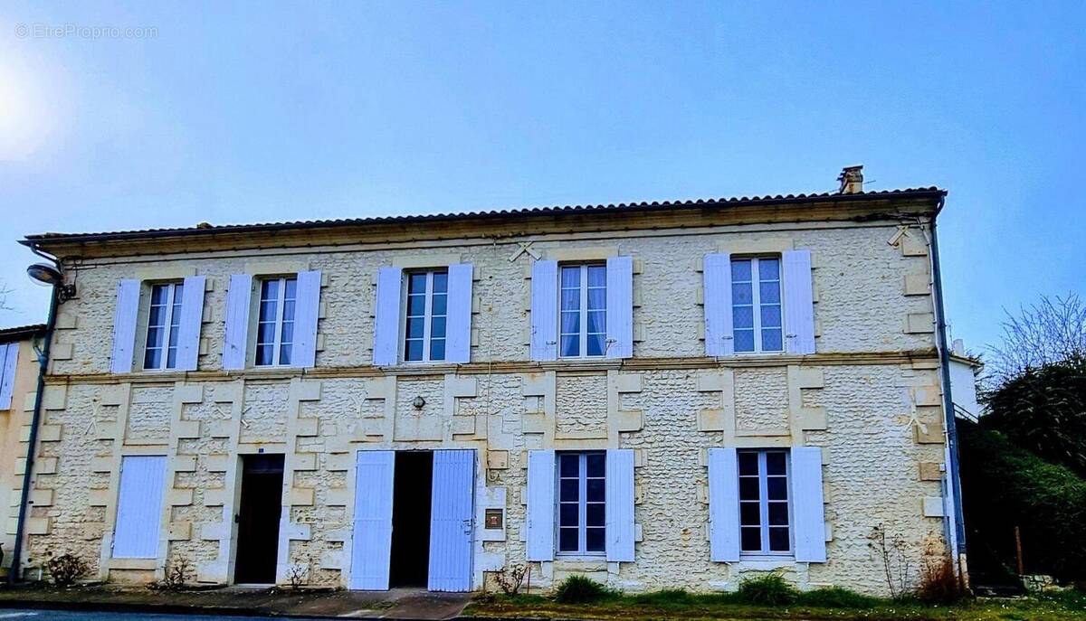Photo 1 - Maison à MORTAGNE-SUR-GIRONDE
