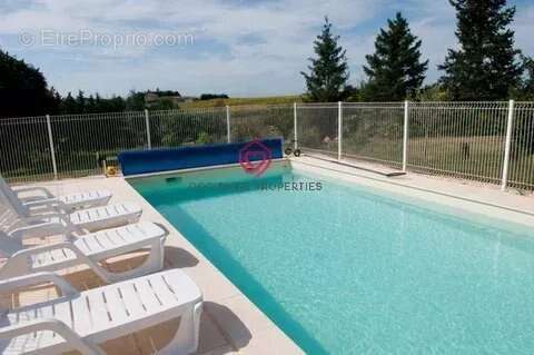 Propriété de Prestige avec Gîtes, Piscine et Fort Potentiel Touristique à Vendre près de Nogaro, Gers (Occitanie) - photo 24