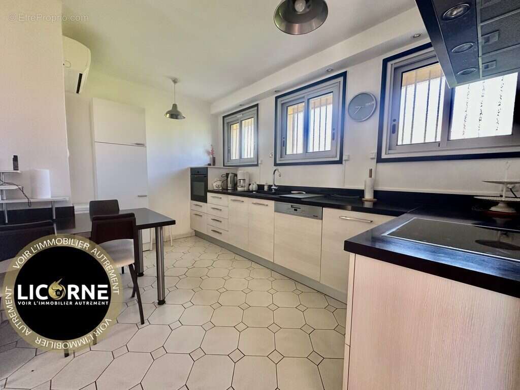 Maison à LE PUY-SAINTE-REPARADE