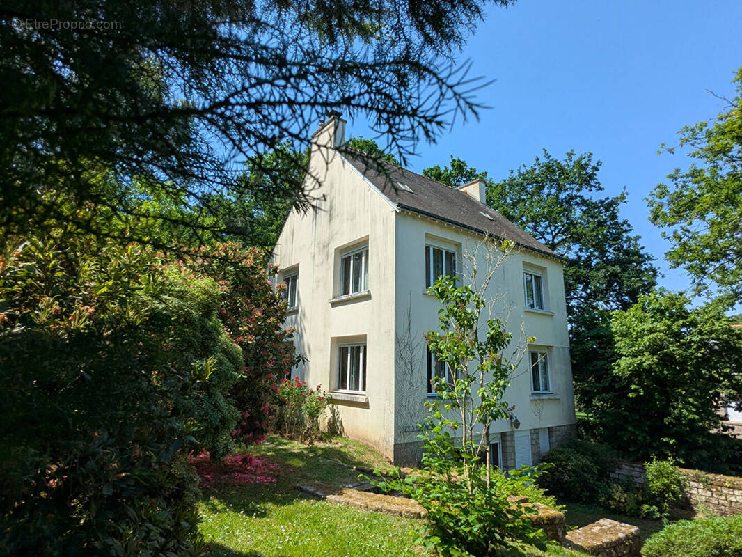 Maison à LA CROIX-HELLEAN