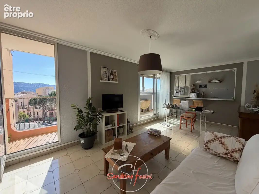 Appartement à CARROS