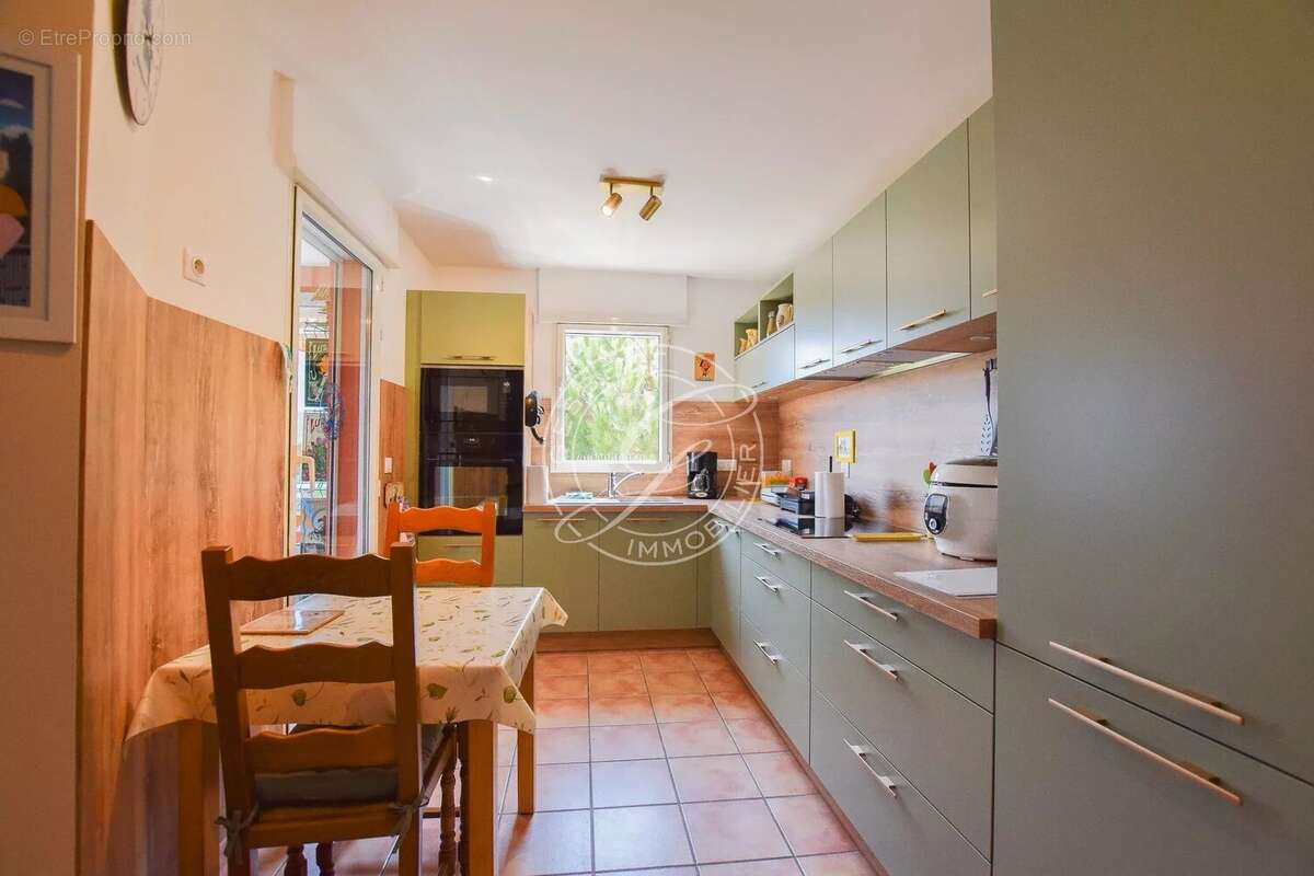 DRAGUIGNAN – Appartement T5 de 123 m² habitables avec véranda, ascenseur et parking privatif - photo 3